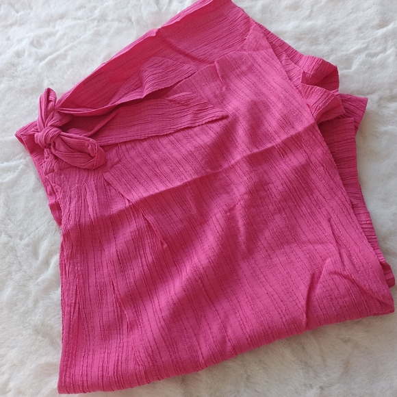 Pink Summer Shorts with a Front Wrap. Size Small. - Picture 4 of 4